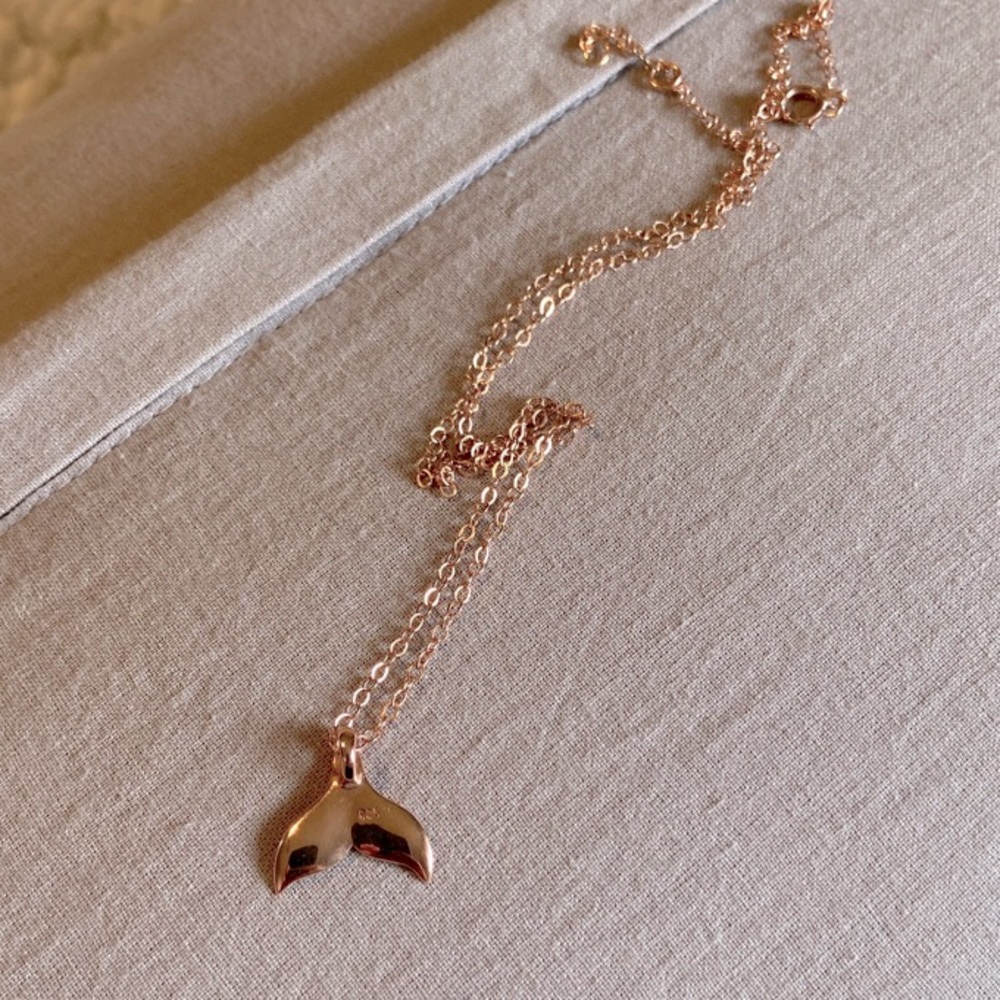 Beautiful rose gold whale tail necklace